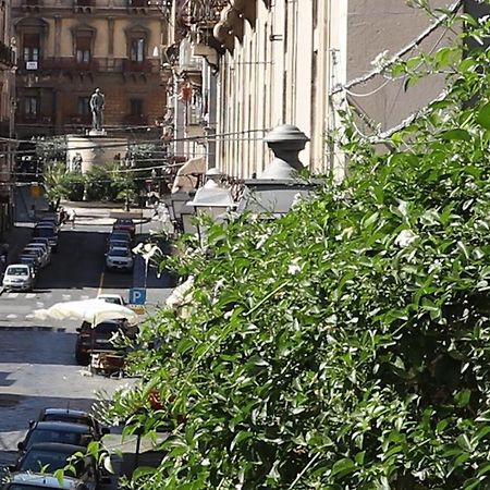 Superior Holiday House Catania Bagian luar foto