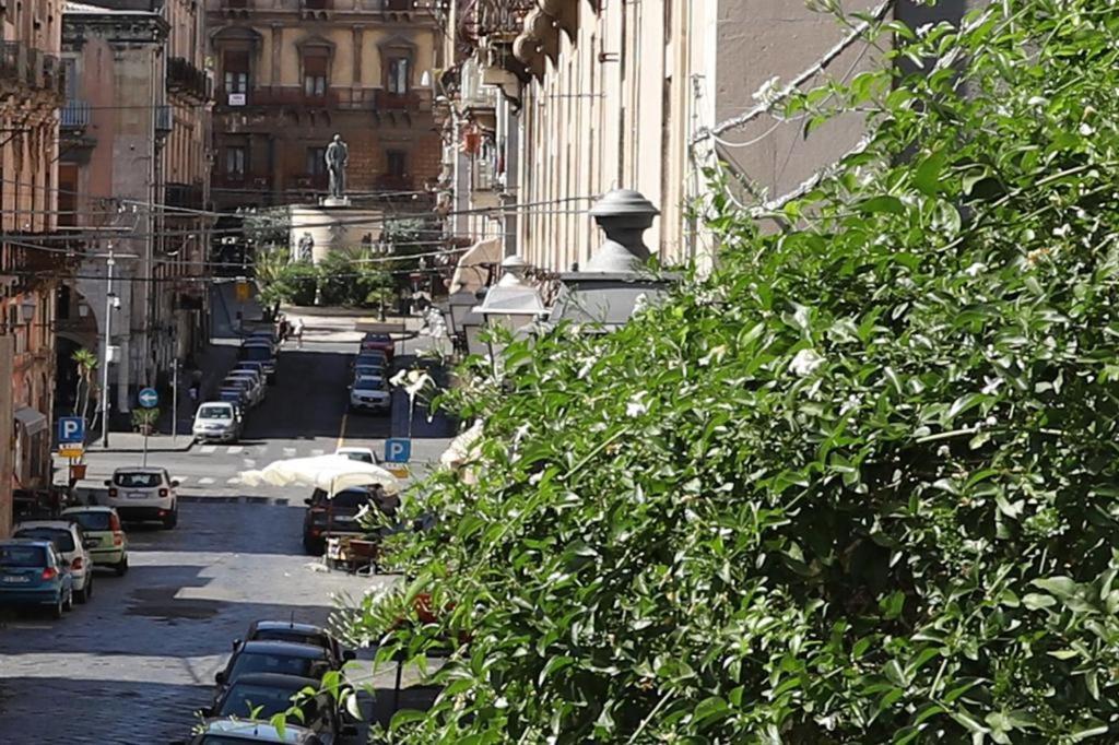 Superior Holiday House Catania Bagian luar foto