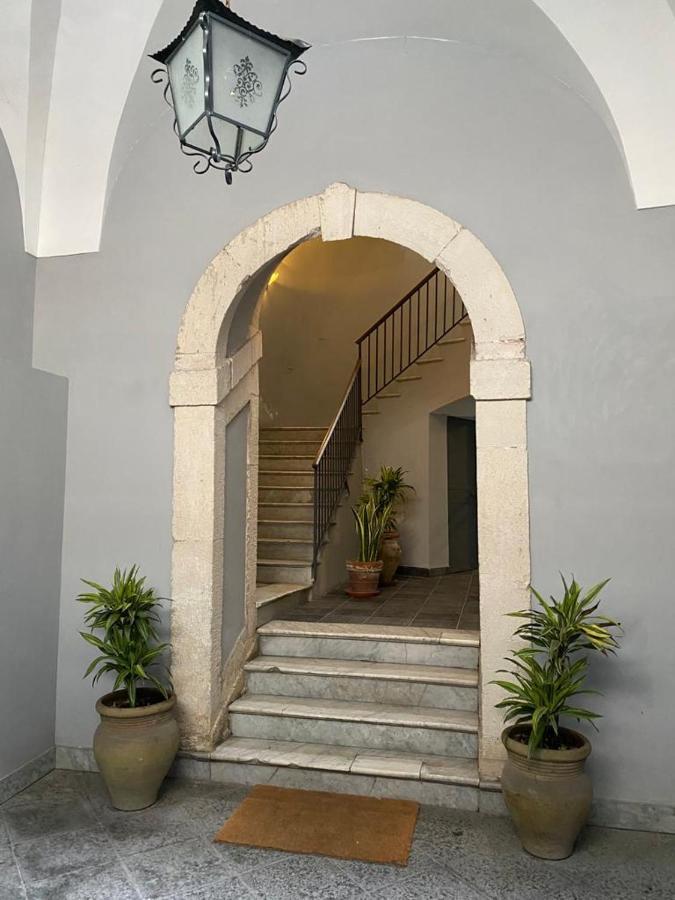 Superior Holiday House Catania Bagian luar foto